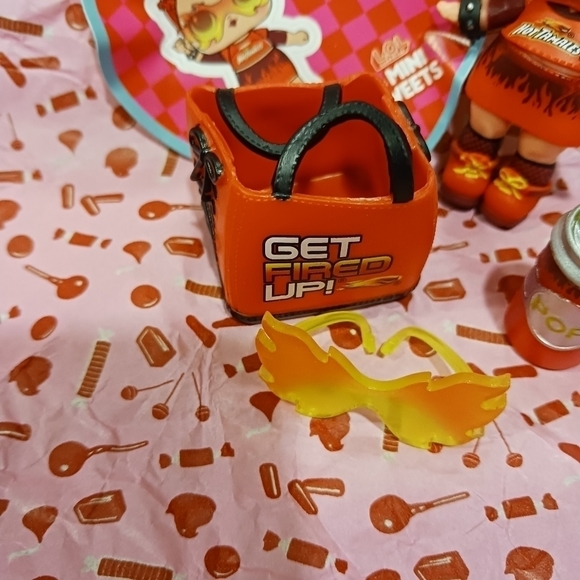 LOL Surprise Mini Sweets Hot Tamales doll - Picture 5 of 8